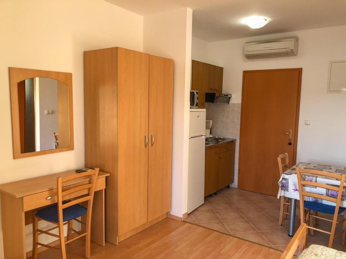 Apartments Palit Rab Buitenkant foto